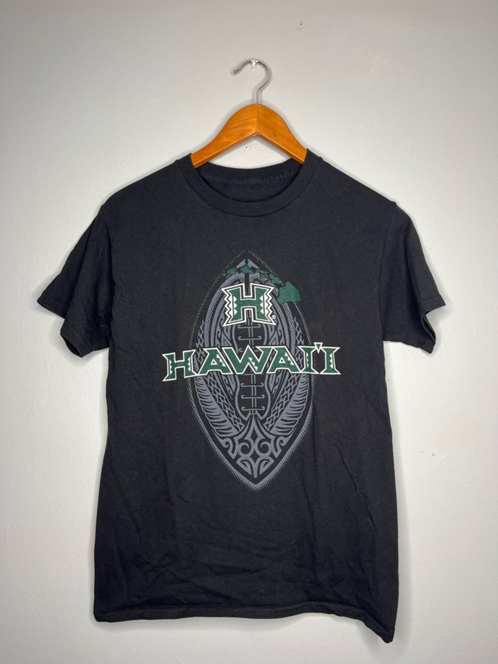 University of Hawaiʻi Mānoa Rainbow Warriors NCAA Division I Football Graphic T